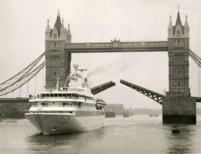 Sea Goddess I on her inaugural voyage in London in 1984