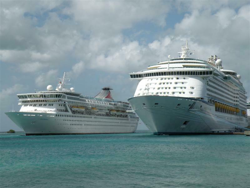 Ships in Aruba