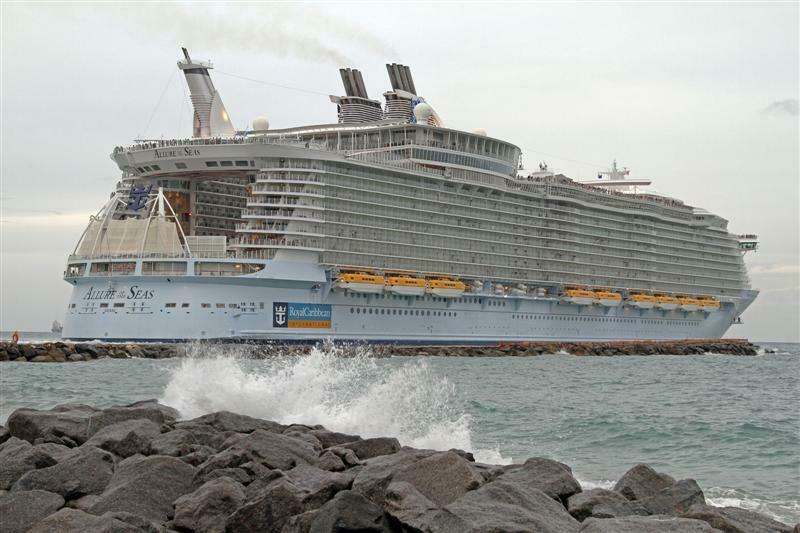 Royal Caribbean Cruises Ltd. (NYSE, OSE: RCL) announced today that it has executed a contract with STX France to construct a third Oasis-class vessel for delivery in mid-2016. This order is consistent with the plan announced by the company in October to build a sister-ship to the very successful Oasis of the Seas and Allure of the Seas. (photo: Oliver Asmussen)