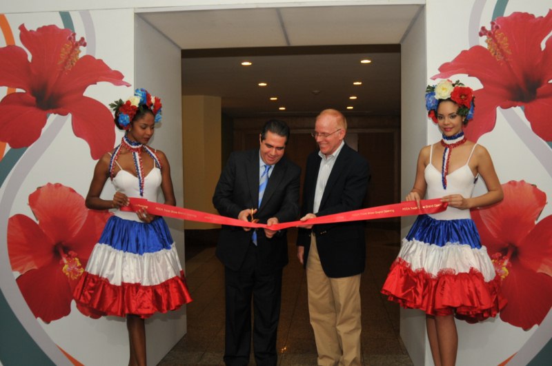 Official opening of the 17th FCCA conference. Dominican Republic Minister of Tourism, Francisco Javier Garcia Fernandez and Kevin Sheehan, CEO of Norwegian Cruise Line, cut the ribbon in Santo Domingo.