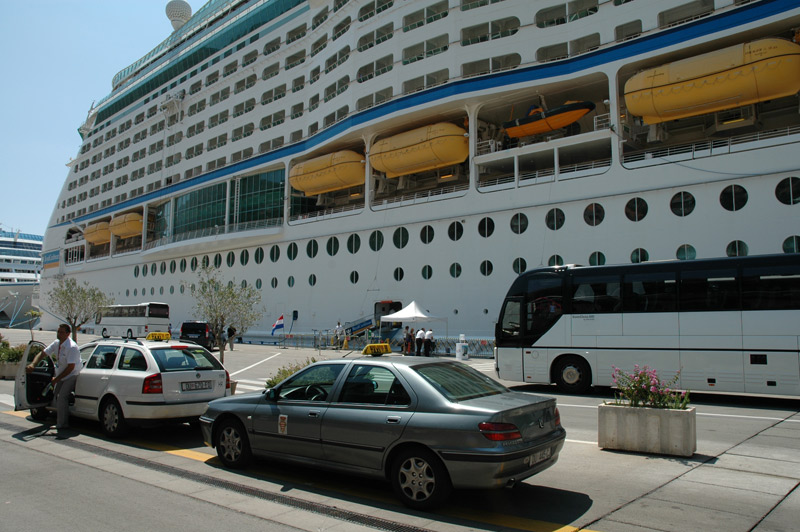 Taxis lined up for cruise passengers