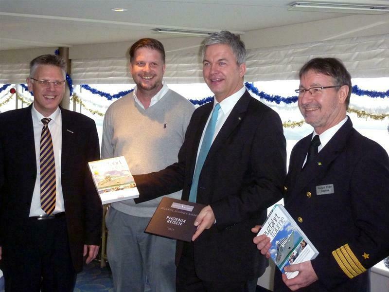 From left: Veit Huerdler (Bremerhaven), Oliver P.Mueller (KOEHLERS GUIDE), Michael Schule (Cruise Director - Phoenix Reisen), Captain Floh