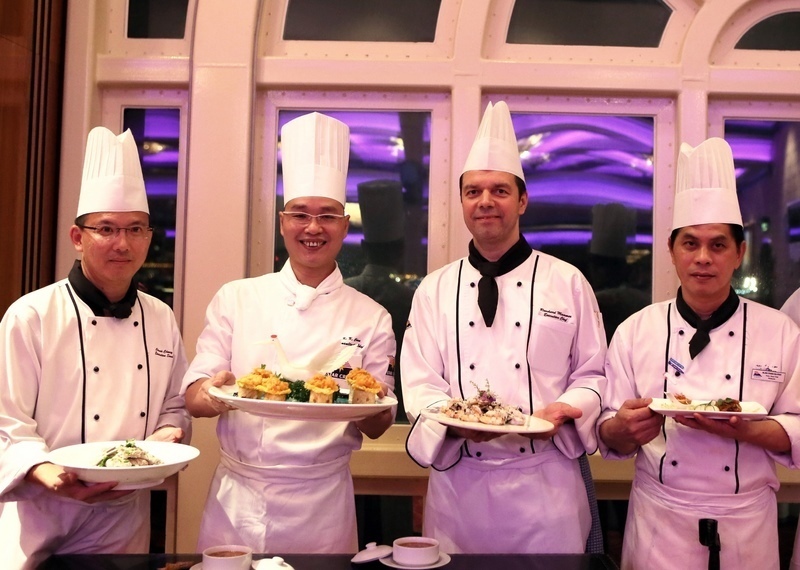 Hong Kong celebrity chef Kenny Chan teams up with SuperStar Virgo’s award-winning chef team to design more than 20 dishes for the ship’s Tuesday gala dinner and four restaurants—Noble House, Pavilion, Bella Vista and Mediterranean.