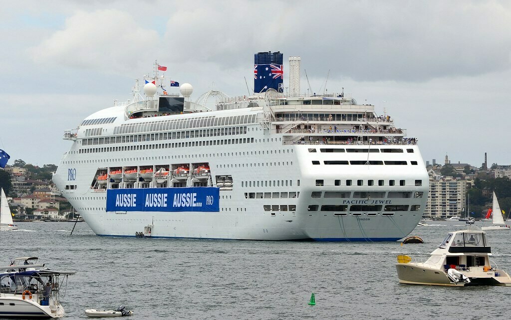 Pacific Jewel in Sydney (photo: Clyde Dickens)