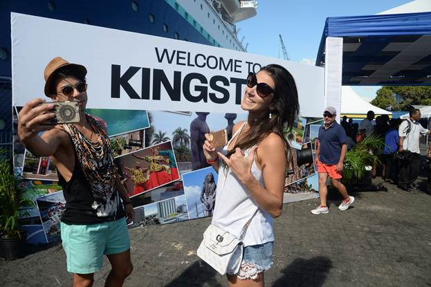 Cruise passengers in Kingston