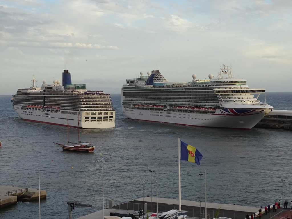 Two P&O Ships in Funchal (photo: Sergio Ferreira)