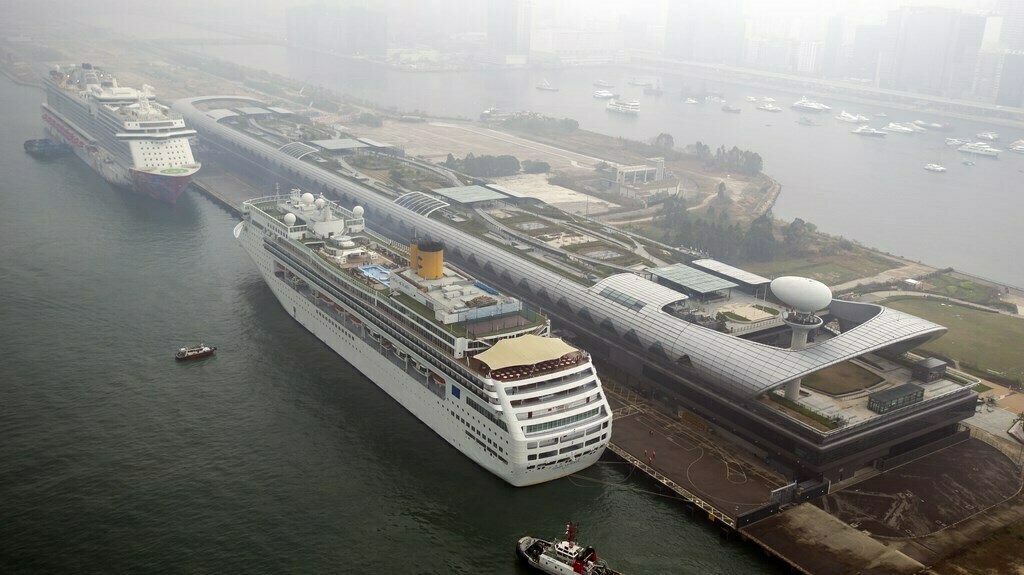 Ships at Kai Tak