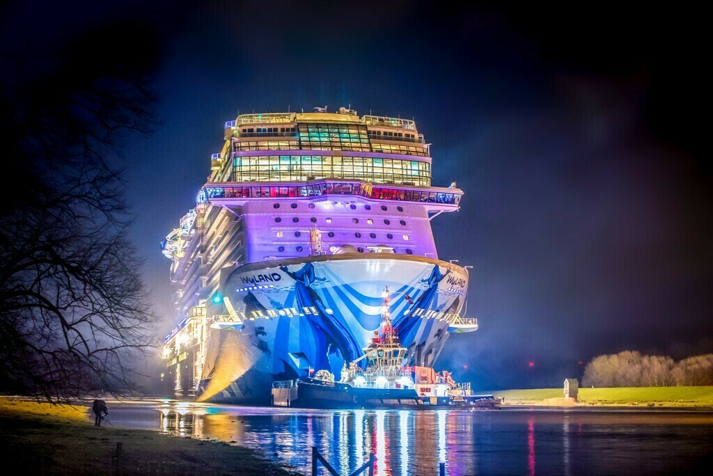 Norwegian Bliss Conveyance