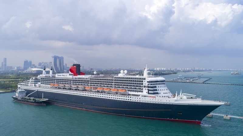 Queen Mary 2 in Singapore