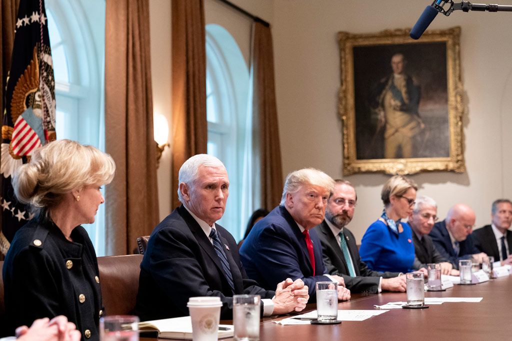 Mike Pence (center)