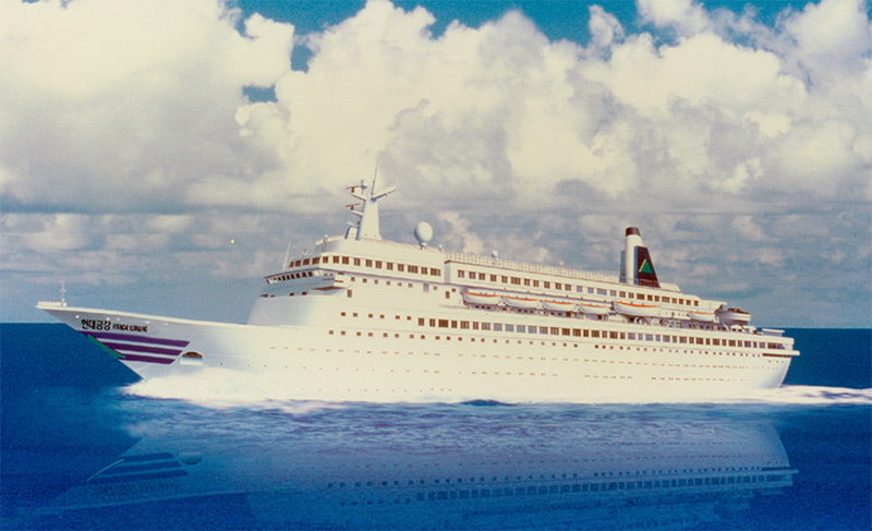 As part of the four-year charter deal, the ship was renamed Hyundai Keumgang while Star Cruises kept providing hotel and marine operations. Hyundai used it on short cruises to North Korea's Kumkang Mountain region.