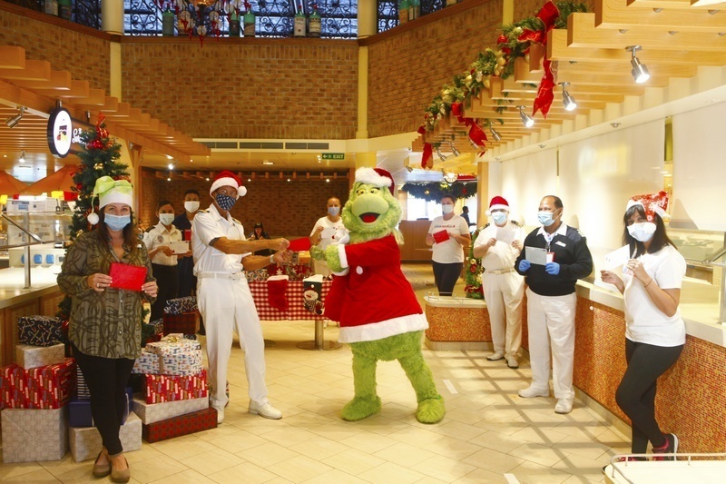 Grinch Delivering Cards