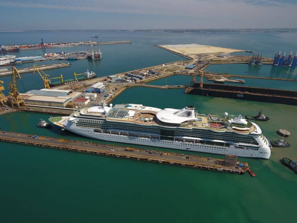 The Jewel of the Seas entering the drydock at Navantia