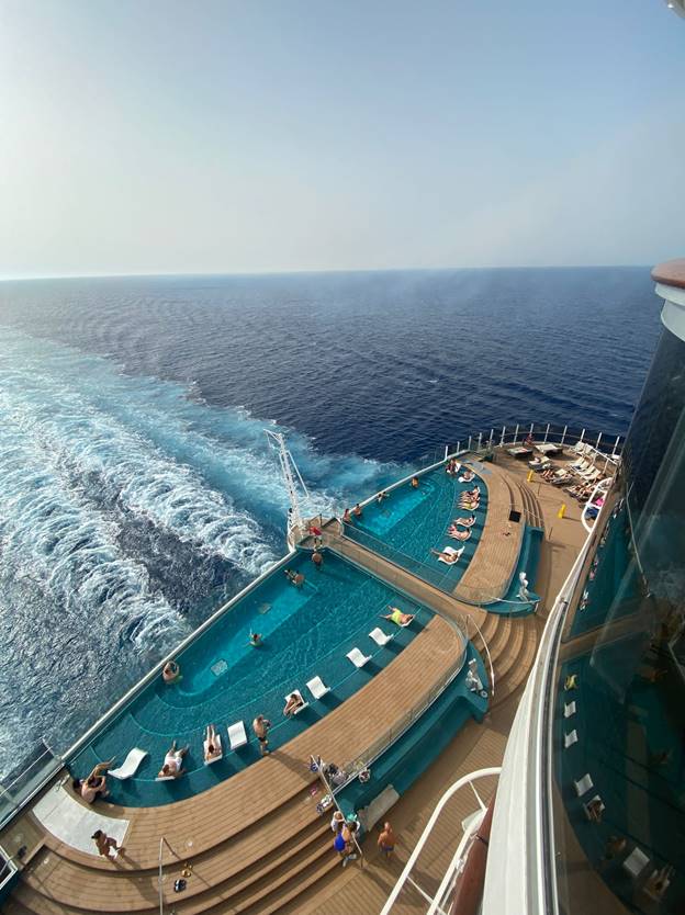 MSC Seashores Aft lower deck with Infinity Pool